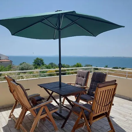 за гости на *